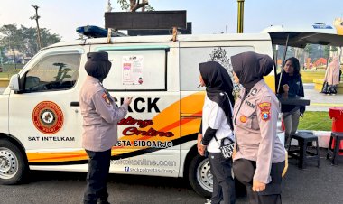Aksi-Humanis.Polwan-Polresta-Sidoarjo-Amankan-Car-Free-Day