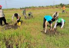 Kapolsek-Tulangan-Sinergi-Bersih-Lingkungan-dan-Tanam-Pohon
