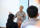 Kadiv-Humas-Beri-Motivasi-dan-Pemahaman-Tugas-Kepolisian-Pada-Siswa-Labschool-Kebayoran