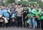 Sinergi-Polres-Bondowoso-dan-PKDI-Hadirkan-Senyum-Ojol-Saat-Menjelang-Berbuka