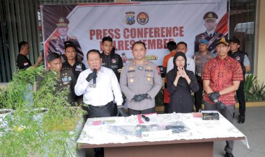 Bupati-Apresiasi-Polres-Jember-yang-Berhasil-Ungkap-Tanaman-Ganja-di-Rumah-Warga
