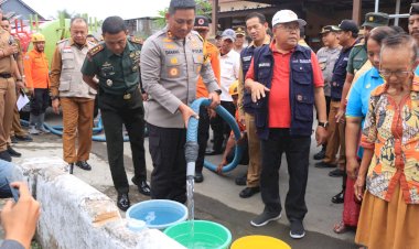 Polres-Blitar-Kota-Bersama-Forkopimda-Kembali-Droping-Air-Bersih-Untuk-Warga
