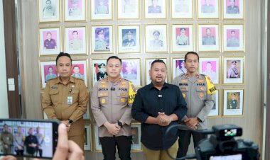 Kunjungi-Polres-Gresik,-Bupati-Fandi-Akhmad-Yani-Sampaikan-Permohonan-Maaf-atas-Kericuhan-Suporter