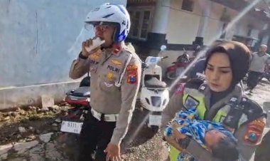 Gerak-Cepat-Polres-Bondowoso-Selamatkan-Bayi-di-Depan-SDN-3-Dabasah