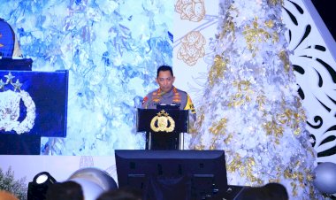 Di-Acara-Natal-Bersama-Polri,-Kapolri-Titip-Cooling-System-ke-Tokoh-Lintas-Agama