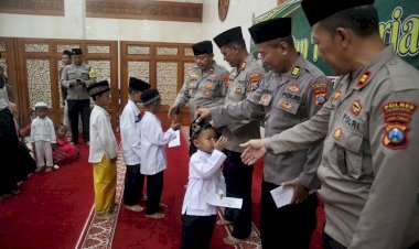 Ramadhan-Berkah-Polres-Tulungagung-Gelar-Doa-Bersama-dan-Beri-Taliasih-untuk-Anak-Yatim