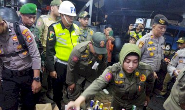 Operasi-Pekat-Semeru-2024-Polresta-Malang-Kota-Amankan-Ratusan-Botol-Miras