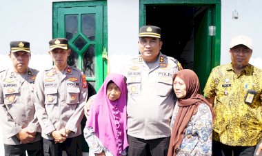 Hari-Bhayangkara-Ke-78,-Polresta-Sidoarjo-Bedah-Rumah-di-Kalijaten