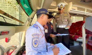 Gelar-Program-Unggulan-Mahameru-Lantas,-Polisi-Inspeksi-Armada-Bus-di-Ponorogo