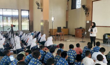 Polisi-Edukasi-Bijak-Bermedia-Sosial-di-MPLS