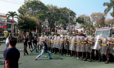 Polres-Malang-Gelar-Simulasi-Sispamkota-Pengamanan-Pilkada-2024