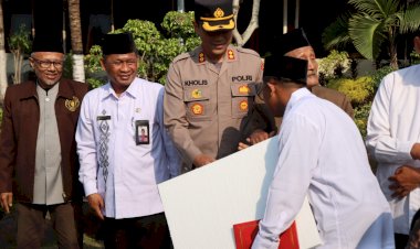 Sambut-HUT-RI-ke-79,-Polres-Malang-Salurkan-Bantuan-untuk-Rumah-Ibadah,-Ponpes,-dan-Panti-Asuhan