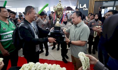 Tim-Voli-Putra-Putri-Polda-Jatim-Raih-Juara-Kapolri-Cup-2024-Jadi-Kado-Terindah-di-HUT-Jawa-Timur-ke--79