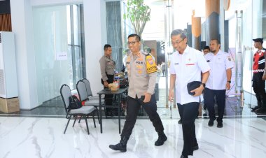 Polres-Ngawi-Kawal-Ketat-Pengiriman-Hasil-Hitung-Suara-Pilgub-ke-KPU-Jatim