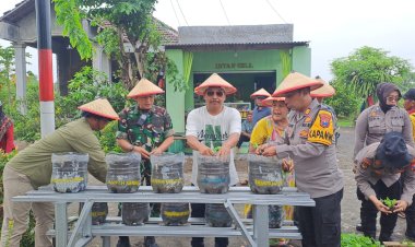 Penyerahan-Bibit-Tanaman-dan-Penyuluhan-Ketahanan-Pangan-di-Tambak-Kalisogo-Jabon