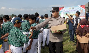 Polres-Pasuruan-Gelar-Jumat-Curhat,-Bahas-Kamtibmas-Hingga-Gerakan-Minum-Susu-Bagi-Anak---anak