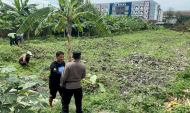 Bhabinkamtibmas-Desa-Janti-Koordinasi-dengan-Warga-Bahas-Perkembangan-Bibit-Sayur