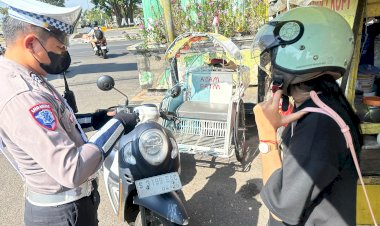 Hari-ke--10-Operasi-Patuh-Semeru-2025-Polres-Tuban-Berikan-Sangsi-Tilang-dan-Teguran-Untuk-Edukasi-Tertib-Lalin