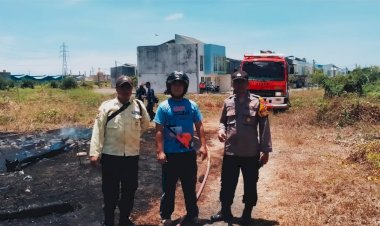 Sigap-Cegah-Kebakaran-Lahan-Kosong-di-Desa-Bangah-Tidak-Meluas