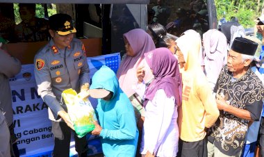 Polres-Ngawi-Berbagi-Warga-Desa-Pacing-:-Terimakasih-Pak-Polisi