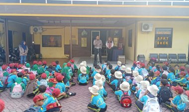 Polsek-Waru-Terima-Kunjungan-SDN-Waru-2,-Kenalkan-Dunia-Kepolisian-Sejak-Dini