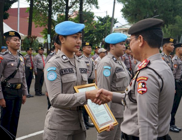 Kakorsabhara Baharkam Polri Berikan Penghargaan kepada Personel Berprestasi di Mako Korsabhara Depok