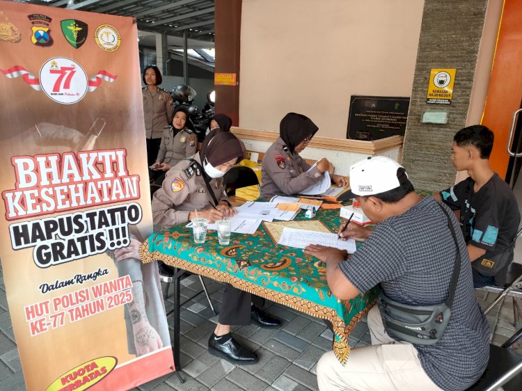 Warga Antusias Layanan Hapus Tato Gratis Polres Situbondo Sambut HUT Polwan ke - 77